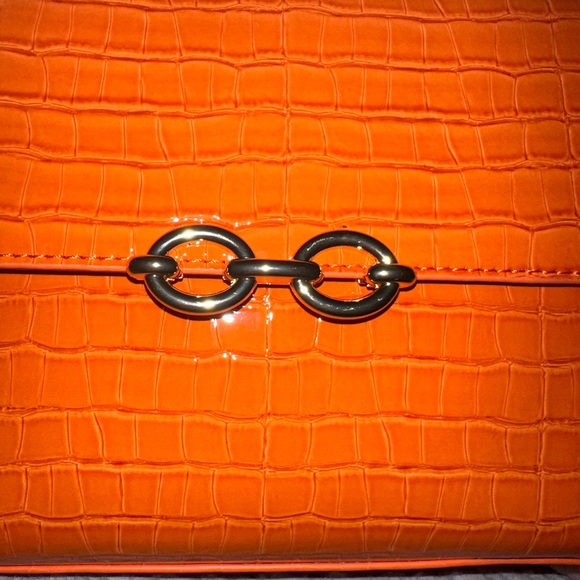 🆕👛 NWT Chain Hardware Top Handle Crossbody - Picture 4 of 5